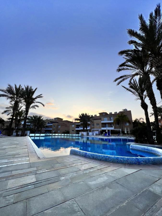Iris Village Paphos 外观 照片