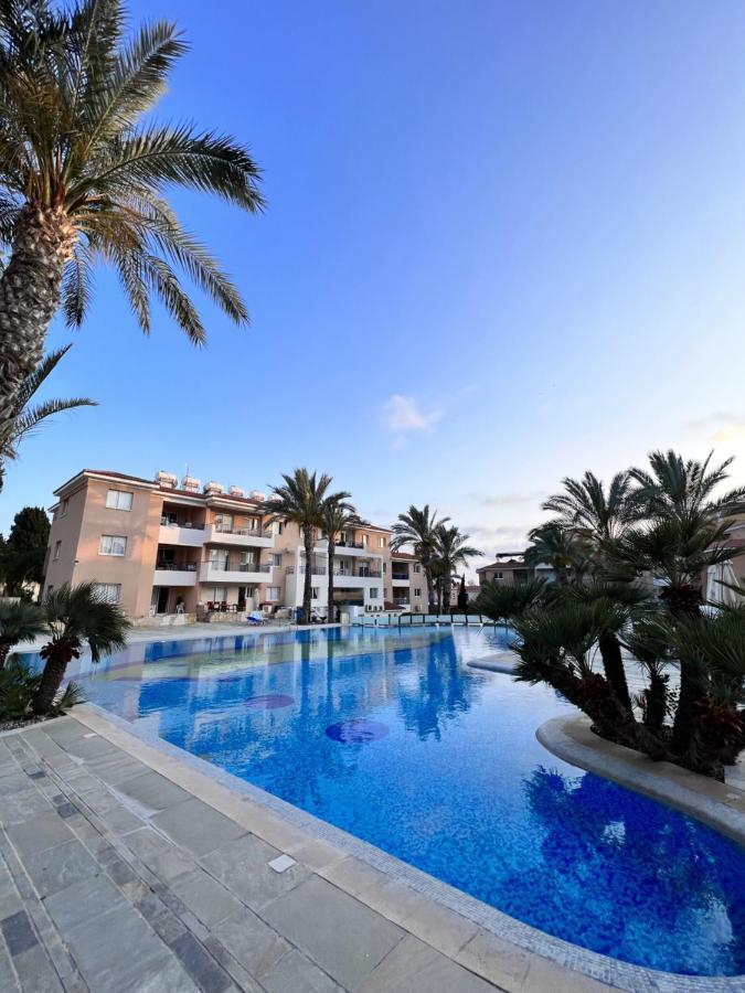 Iris Village Paphos 外观 照片