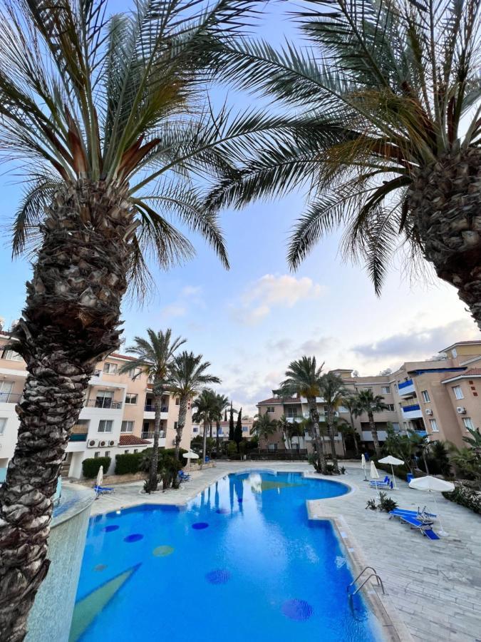 Iris Village Paphos 外观 照片