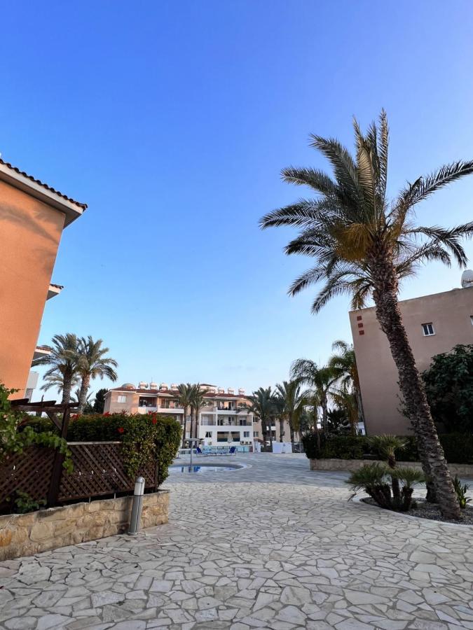 Iris Village Paphos 外观 照片