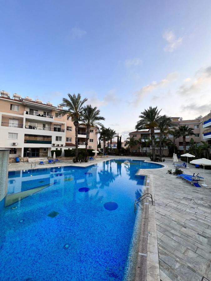 Iris Village Paphos 外观 照片