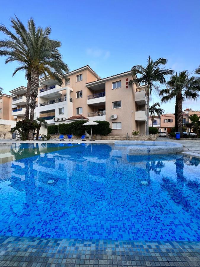 Iris Village Paphos 外观 照片