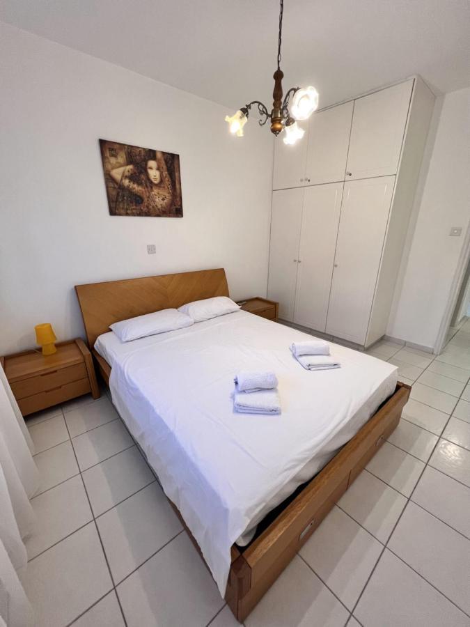 Iris Village Paphos 外观 照片