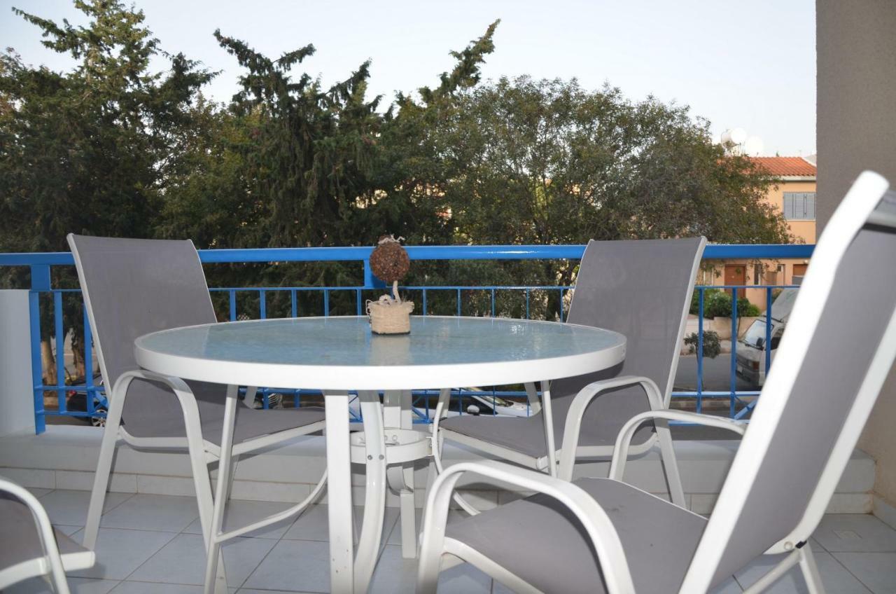 Iris Village Paphos 外观 照片