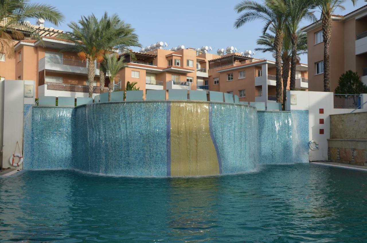 Iris Village Paphos 外观 照片