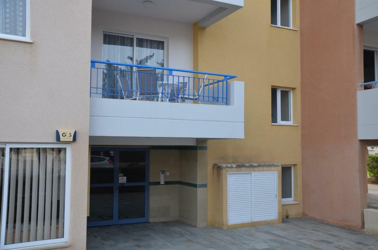 Iris Village Paphos 外观 照片